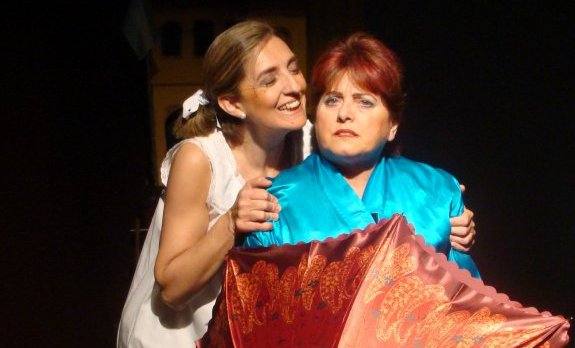Una escena de la obra, con Gregoria Caballero y Natividad del Pozo.