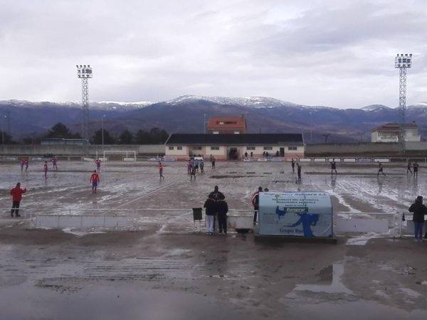 Terreno de juego hoy, encharcado.