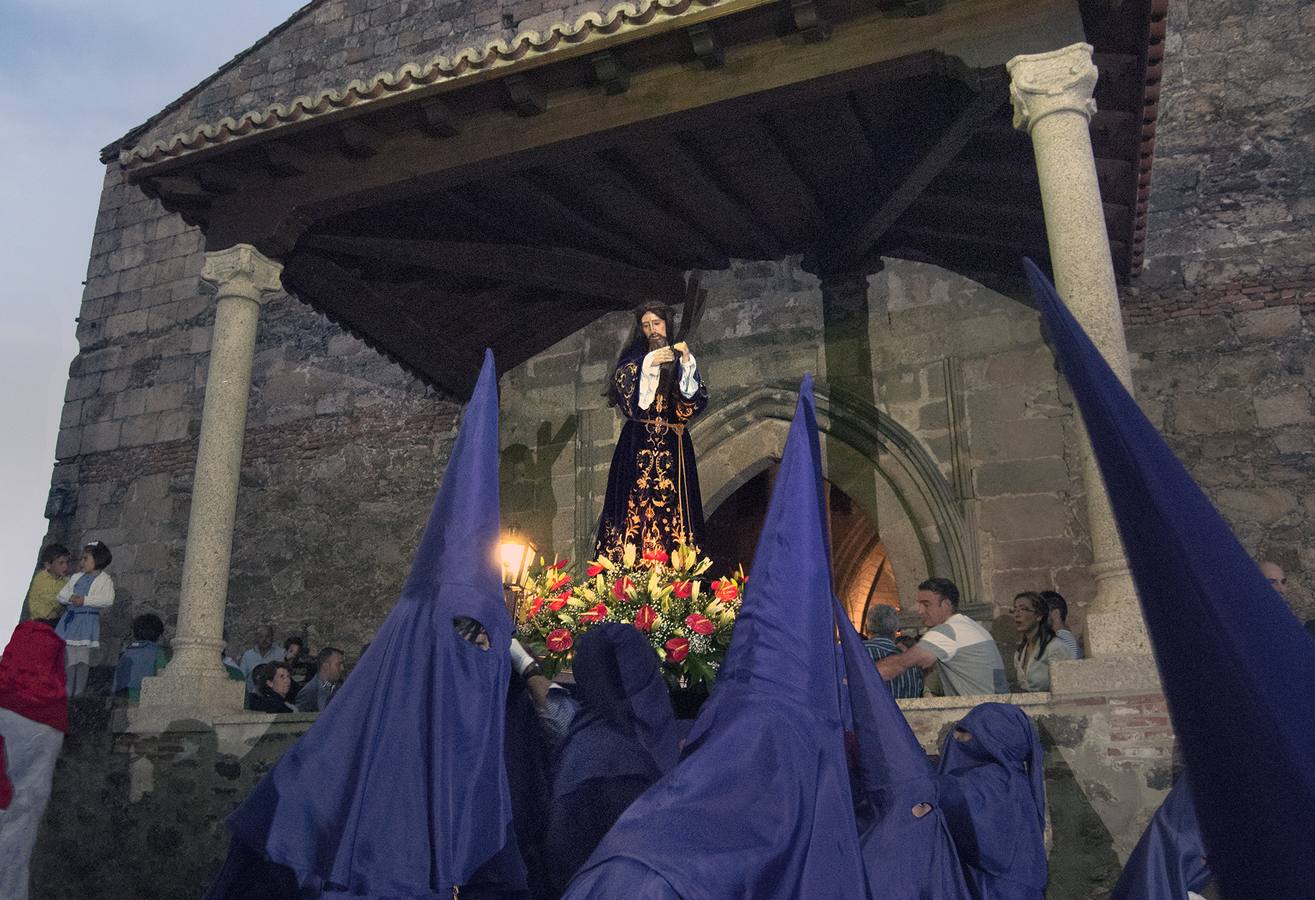 El Nazareno saliendo de Santa María. 