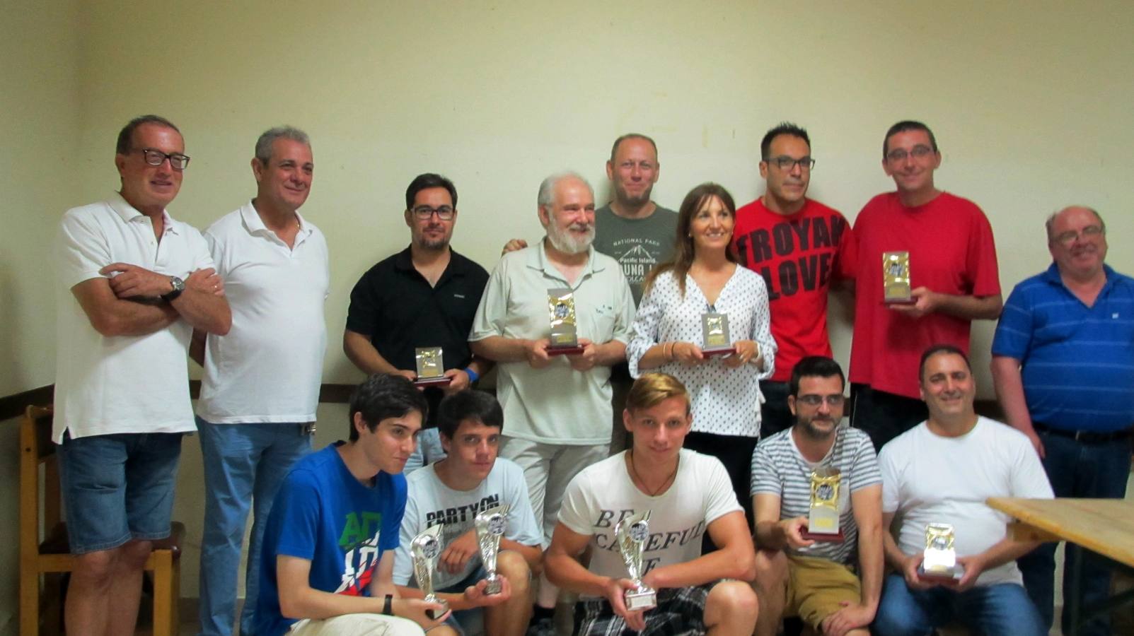 Los ganadores y autoridades.