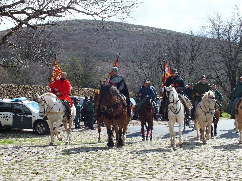 Llegada de jinetes a Yuste.