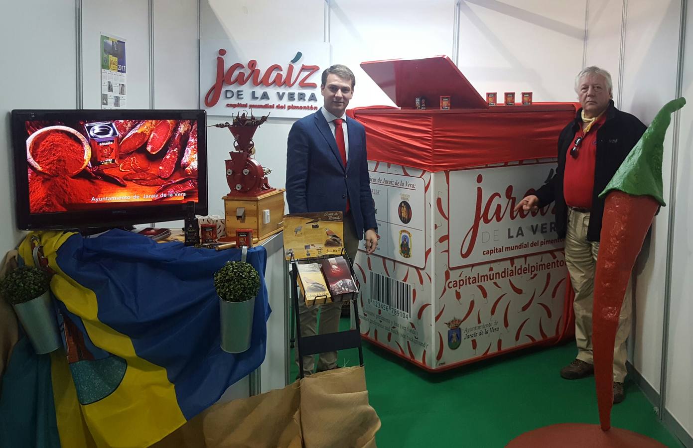 Núñez y Serrano, en el stand de Jaraíz.