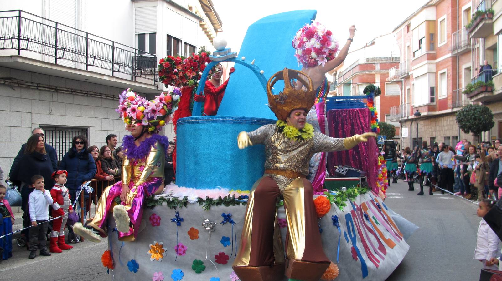 Jaraíz vive su primer desfile multitudinario con gran animación