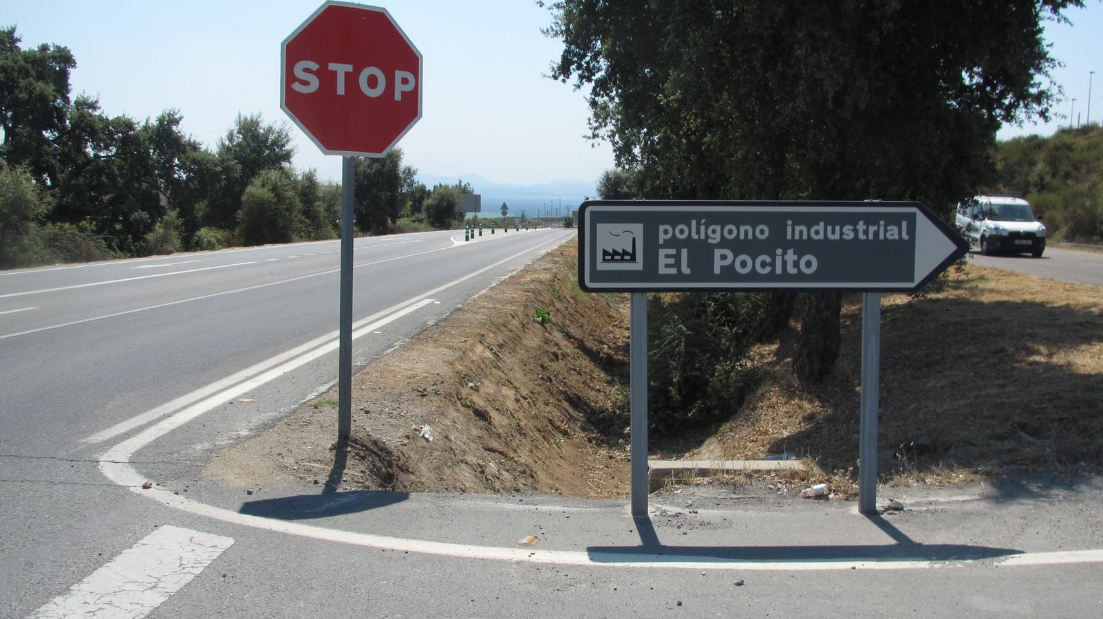 Acceso al polígono industrial. 