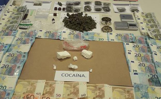 Droga y dinero intervenido en la operación. HOY