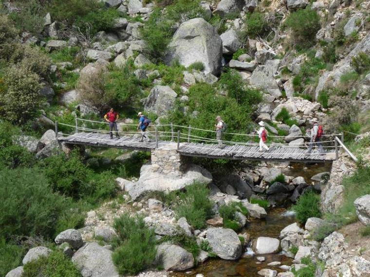 La Guardia Civil rescata a cuatro jóvenes senderistas en Guijo de Santa Bárbara