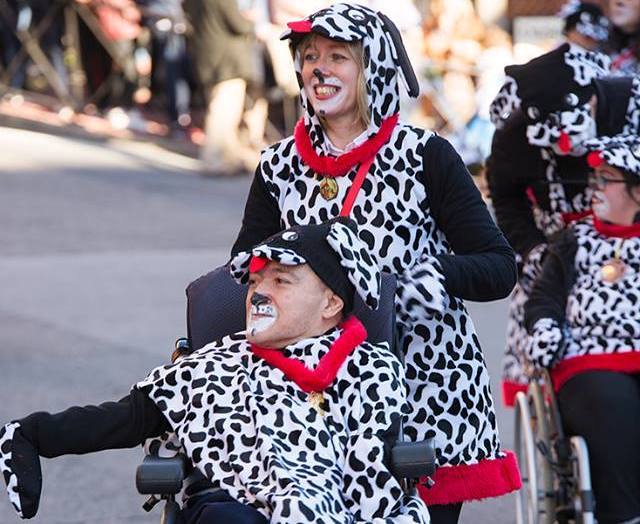 Varias comparsas donan los premios del carnaval a Aspace