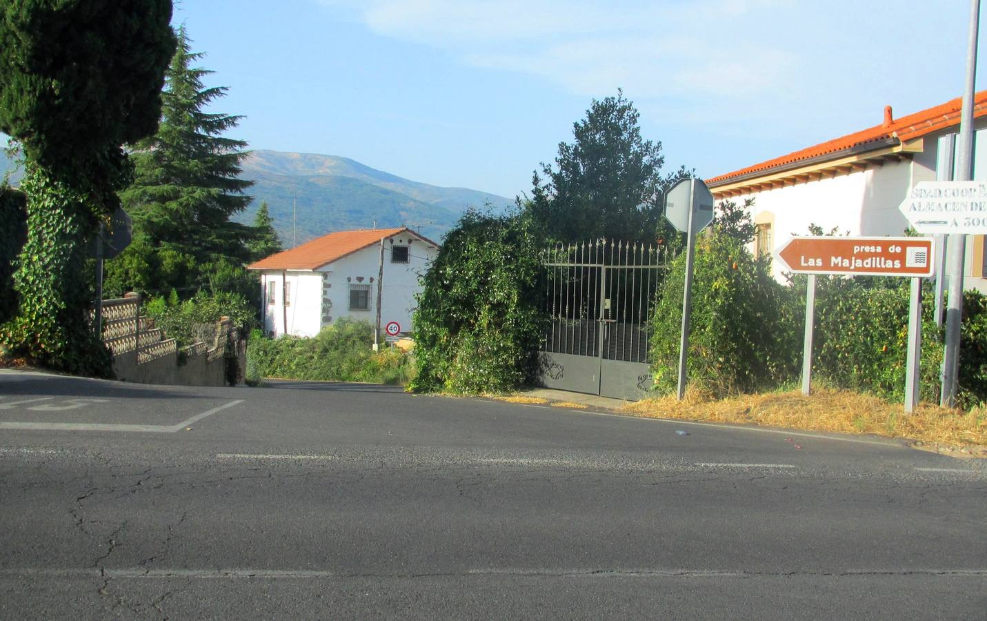 El camino de la presa de abastecimiento de agua pasa a llamarse Calle Majadillas