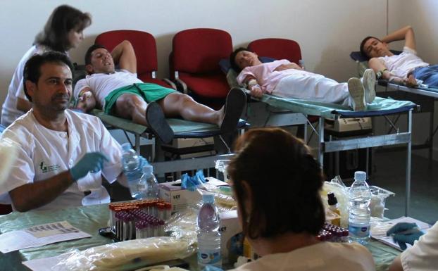 Donantes en el Centro de Salud de Jerez de los Caballeros en una campaña anterior.