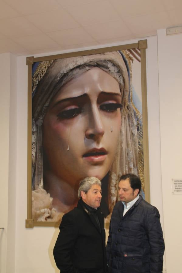 La Antigua y Pontificia Cofradía de Jesús Orando en el Huerto y Nuestra Señora del Rosario, cuya existencia se remonta al siglo XVI, según atestiguan los libros parroquiales, inauguró anoche su Casa de Hermandad, haciendo partícipe al resto de cofradías y hermandades de Jerez de los Caballeros de un momento extraordinario para incorporar a su Historia y a la de la propia Semana Santa Jerezana, de Interés Turístico Nacional. Mantos, túnicas y otros enseres representativos del legado de siglos que conserva esta Cofradía del Silencio, como se la conoce popularmente, se exponen en dicha Casa, ubicada en la planta superior de un ala de la Casa de la Iglesia, justo enfrente de la Puerta del Perdón de la Iglesia de San Miguel Arcángel desde la cual realiza su salida penitencial cada Martes Santo.