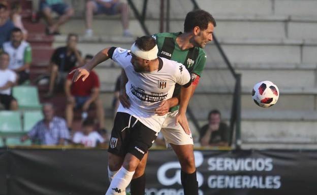Diego Barrero en el partido del Jerez en Mérida, el pasado noviembre. 
