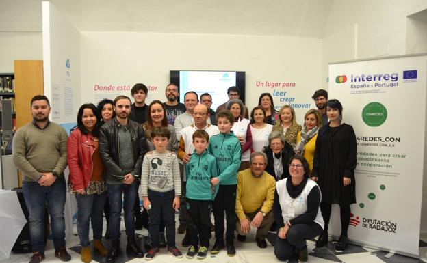 Técnicos del Servicio Provincial de Bibliotecas, autoridades y lectores. 