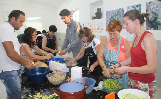 Arquitectos y vecinos de La Bazana en los talleres desarrollados a comienzos del pasado otoño.