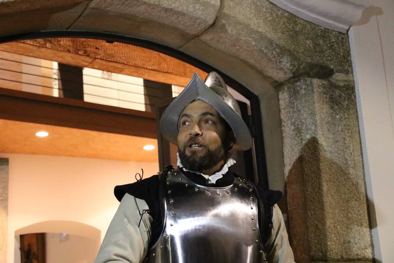 Jerez de los Caballeros acogió, ayer, la primera edición de la Ruta nocturna teatralizada 'Conquistadores Jerezanos' que, con motivo del V Centenario de la Muerte de Vasco Núñez de Balboa, se ha llevado a cabo. Pequeños y mayores disfrutaron con las historias de Vasco Núñez de Balboa, Hernando de Soto, Nuño de Tovar... en una ruta «de todos, diseñada y puesta en marcha por jerezanos a través de la Oficina de Turismo y la Concejalía de Cultura», señala Antonio Torrado, técnico de la citada Oficina, «más de 150 personas, propios y foráneos, han querido conocer la historia y cultura de Jerez, por lo que la valoración de la jornada es más que positiva».