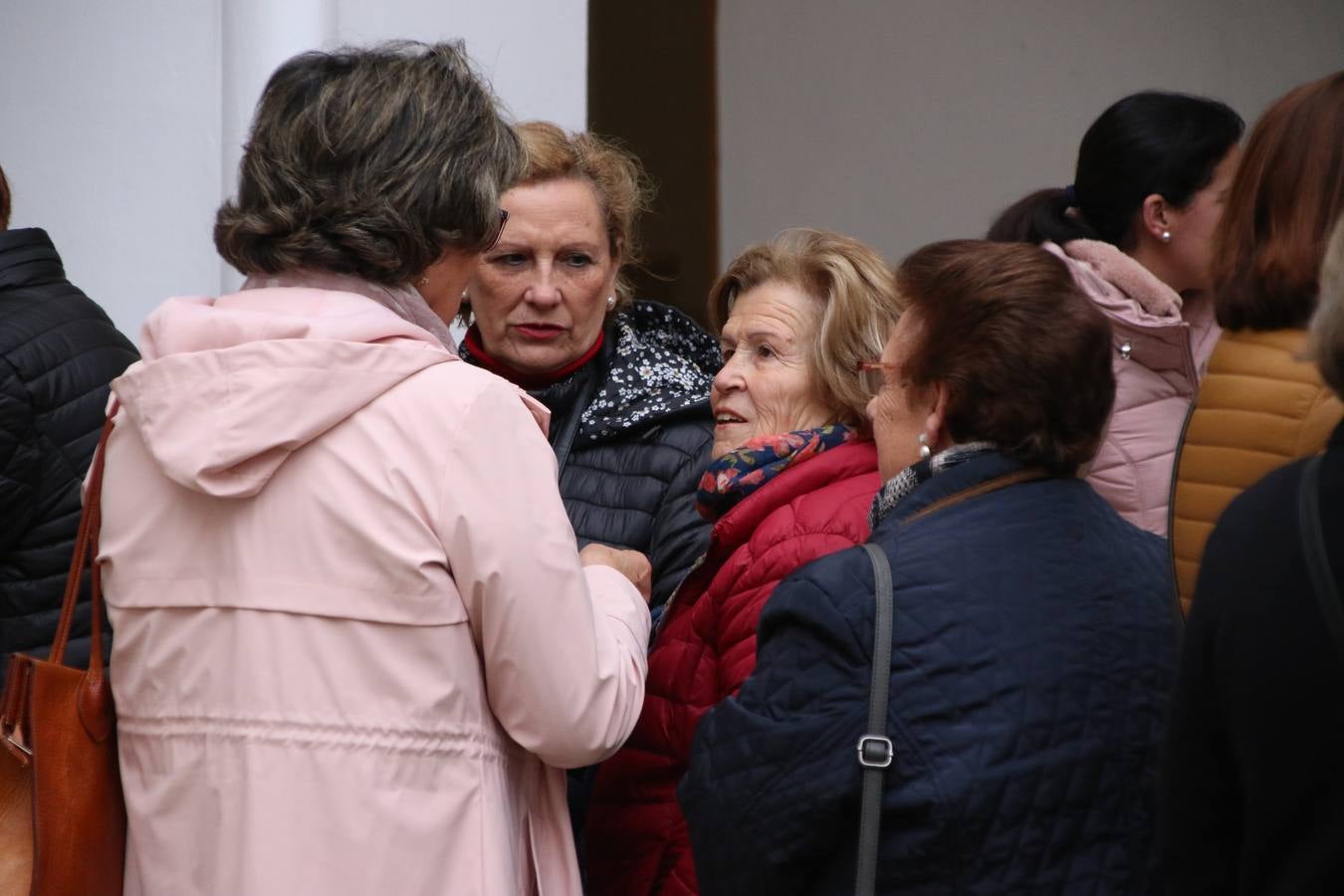 La Asociación de Mujeres Progresistas 'Felisa Tanco' inauguró, ayer, la exposición fotográfica 'Abuelas en movimiento. Instinto vital', enmarcada en los actos conmemorativos del Día Internacional de la Mujer, que se celebra hoy. Una exposición que tiene como objetivo poner en valor el papel que las abuelas juegan en la actualidad y la aportación que está teniendo en la sociedad y en la familia.