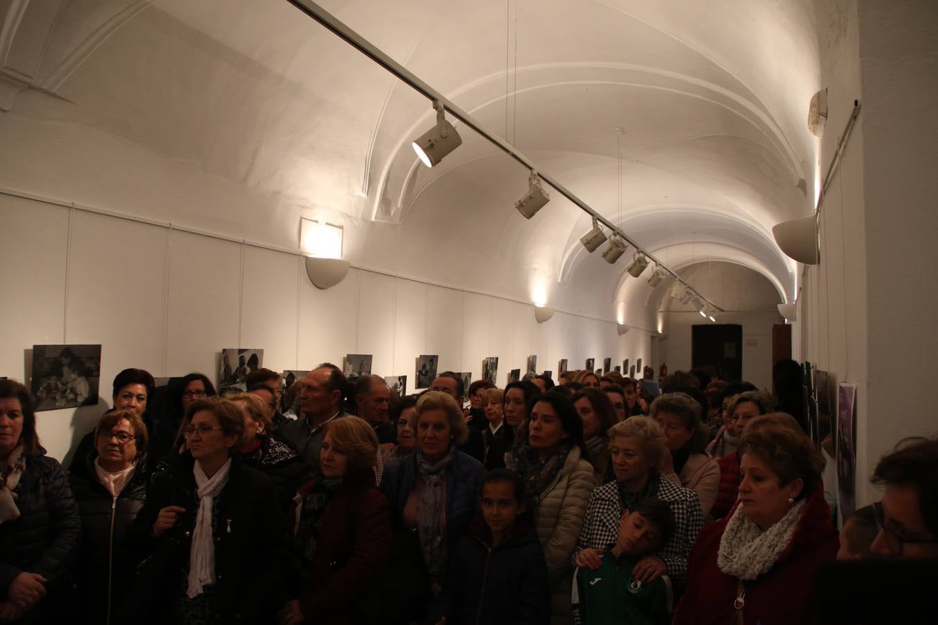 La Asociación de Mujeres Progresistas 'Felisa Tanco' inauguró, ayer, la exposición fotográfica 'Abuelas en movimiento. Instinto vital', enmarcada en los actos conmemorativos del Día Internacional de la Mujer, que se celebra hoy. Una exposición que tiene como objetivo poner en valor el papel que las abuelas juegan en la actualidad y la aportación que está teniendo en la sociedad y en la familia.