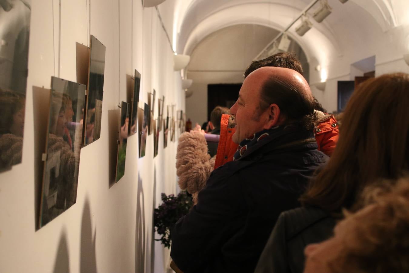 La Asociación de Mujeres Progresistas 'Felisa Tanco' inauguró, ayer, la exposición fotográfica 'Abuelas en movimiento. Instinto vital', enmarcada en los actos conmemorativos del Día Internacional de la Mujer, que se celebra hoy. Una exposición que tiene como objetivo poner en valor el papel que las abuelas juegan en la actualidad y la aportación que está teniendo en la sociedad y en la familia.