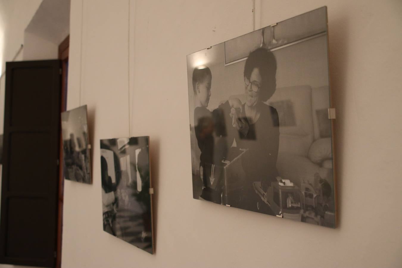 La Asociación de Mujeres Progresistas 'Felisa Tanco' inauguró, ayer, la exposición fotográfica 'Abuelas en movimiento. Instinto vital', enmarcada en los actos conmemorativos del Día Internacional de la Mujer, que se celebra hoy. Una exposición que tiene como objetivo poner en valor el papel que las abuelas juegan en la actualidad y la aportación que está teniendo en la sociedad y en la familia.