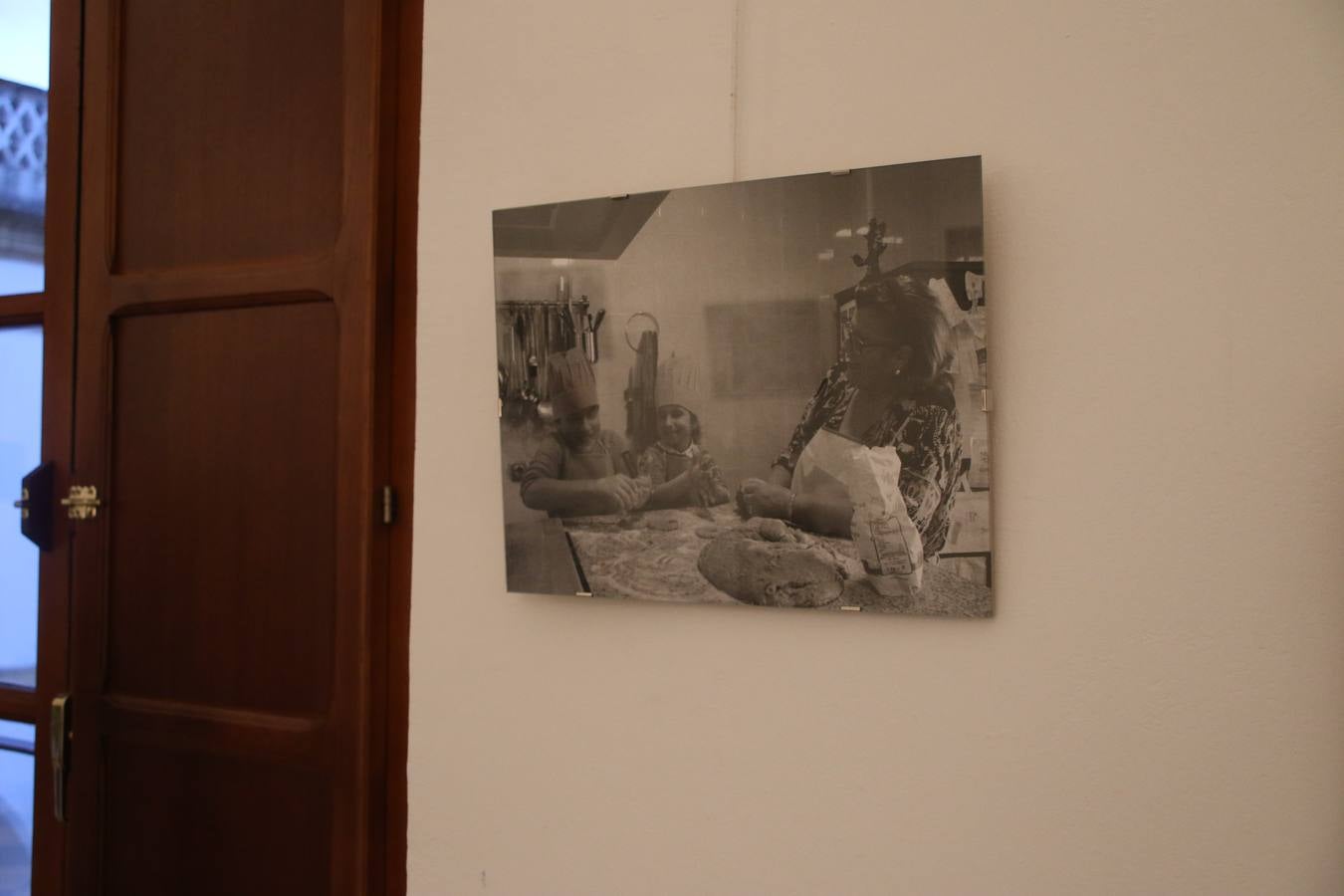 La Asociación de Mujeres Progresistas 'Felisa Tanco' inauguró, ayer, la exposición fotográfica 'Abuelas en movimiento. Instinto vital', enmarcada en los actos conmemorativos del Día Internacional de la Mujer, que se celebra hoy. Una exposición que tiene como objetivo poner en valor el papel que las abuelas juegan en la actualidad y la aportación que está teniendo en la sociedad y en la familia.