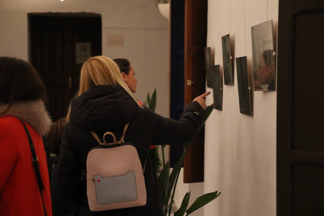 La Asociación de Mujeres Progresistas 'Felisa Tanco' inauguró, ayer, la exposición fotográfica 'Abuelas en movimiento. Instinto vital', enmarcada en los actos conmemorativos del Día Internacional de la Mujer, que se celebra hoy. Una exposición que tiene como objetivo poner en valor el papel que las abuelas juegan en la actualidad y la aportación que está teniendo en la sociedad y en la familia.