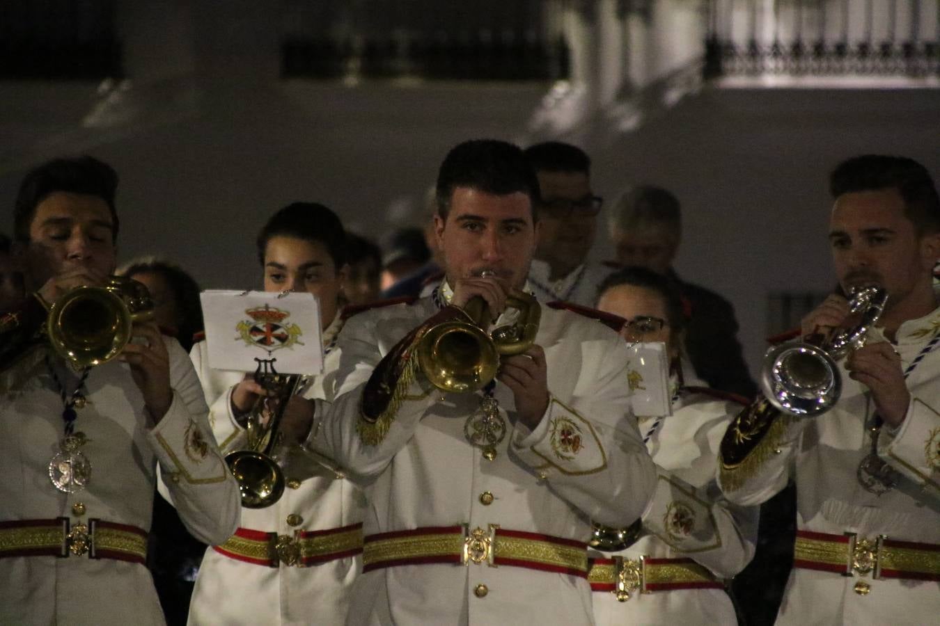 La Banda de Cornetas y Tambores 'Nuestra Señora del Rosario' (Los Catalinos) de Jerez de los Caballeros ofreció, ayer, un concierto en el Llano de los Mártires. La cita se enmarca en los actos organizados por la Pontificia y Real Cofradía del Señor Coronado de Espinas, Santísimo Cristo de la Flagelación y María Santísima de la Amargura con motivo del 245 aniversario de su fundación.