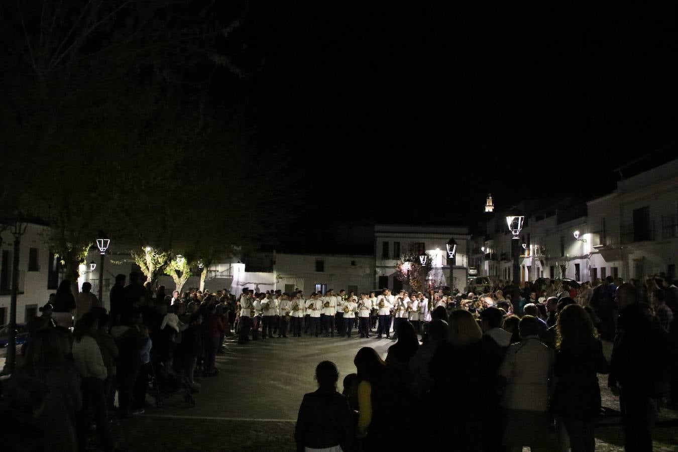 La Banda de Cornetas y Tambores 'Nuestra Señora del Rosario' (Los Catalinos) de Jerez de los Caballeros ofreció, ayer, un concierto en el Llano de los Mártires. La cita se enmarca en los actos organizados por la Pontificia y Real Cofradía del Señor Coronado de Espinas, Santísimo Cristo de la Flagelación y María Santísima de la Amargura con motivo del 245 aniversario de su fundación.