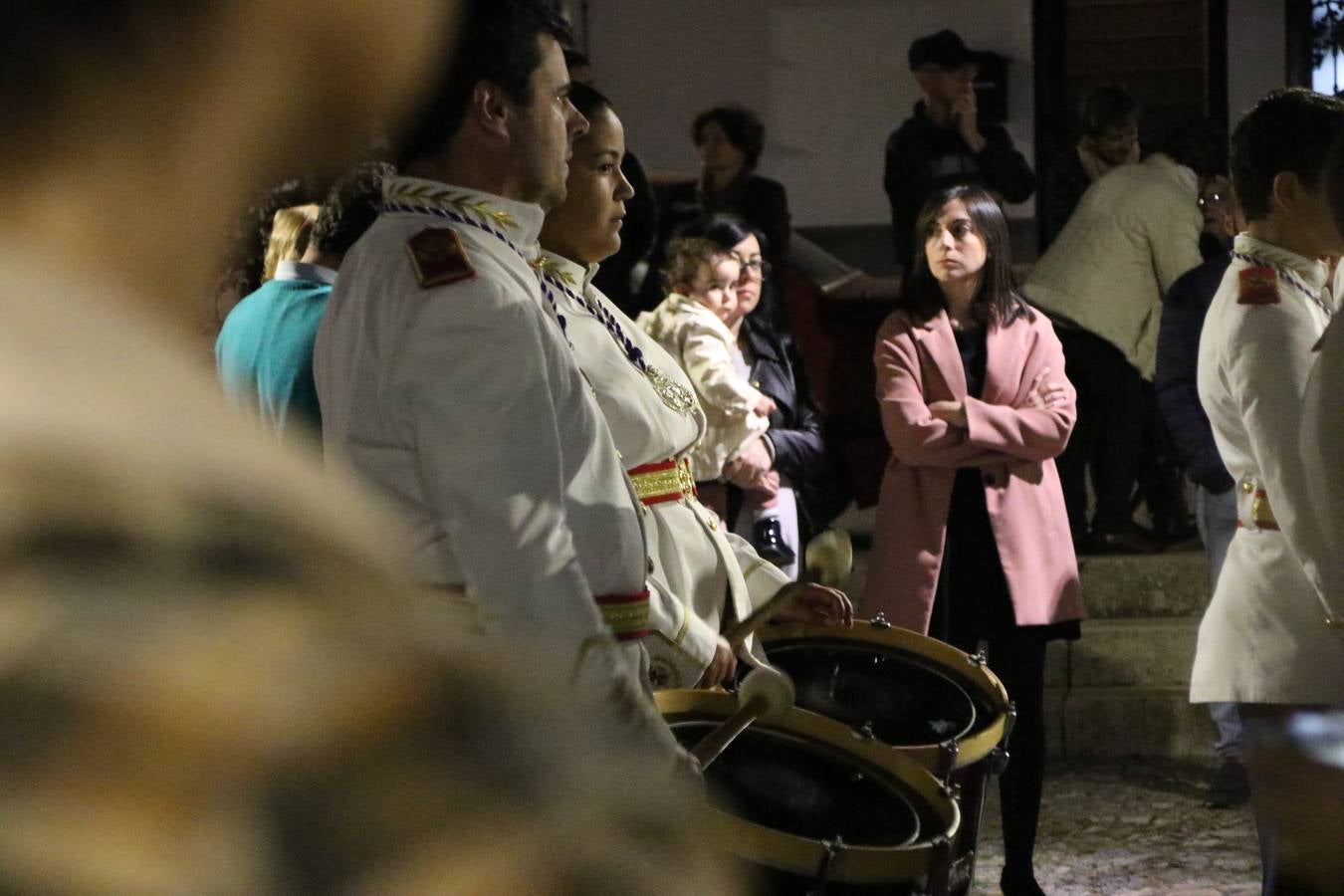La Banda de Cornetas y Tambores 'Nuestra Señora del Rosario' (Los Catalinos) de Jerez de los Caballeros ofreció, ayer, un concierto en el Llano de los Mártires. La cita se enmarca en los actos organizados por la Pontificia y Real Cofradía del Señor Coronado de Espinas, Santísimo Cristo de la Flagelación y María Santísima de la Amargura con motivo del 245 aniversario de su fundación.