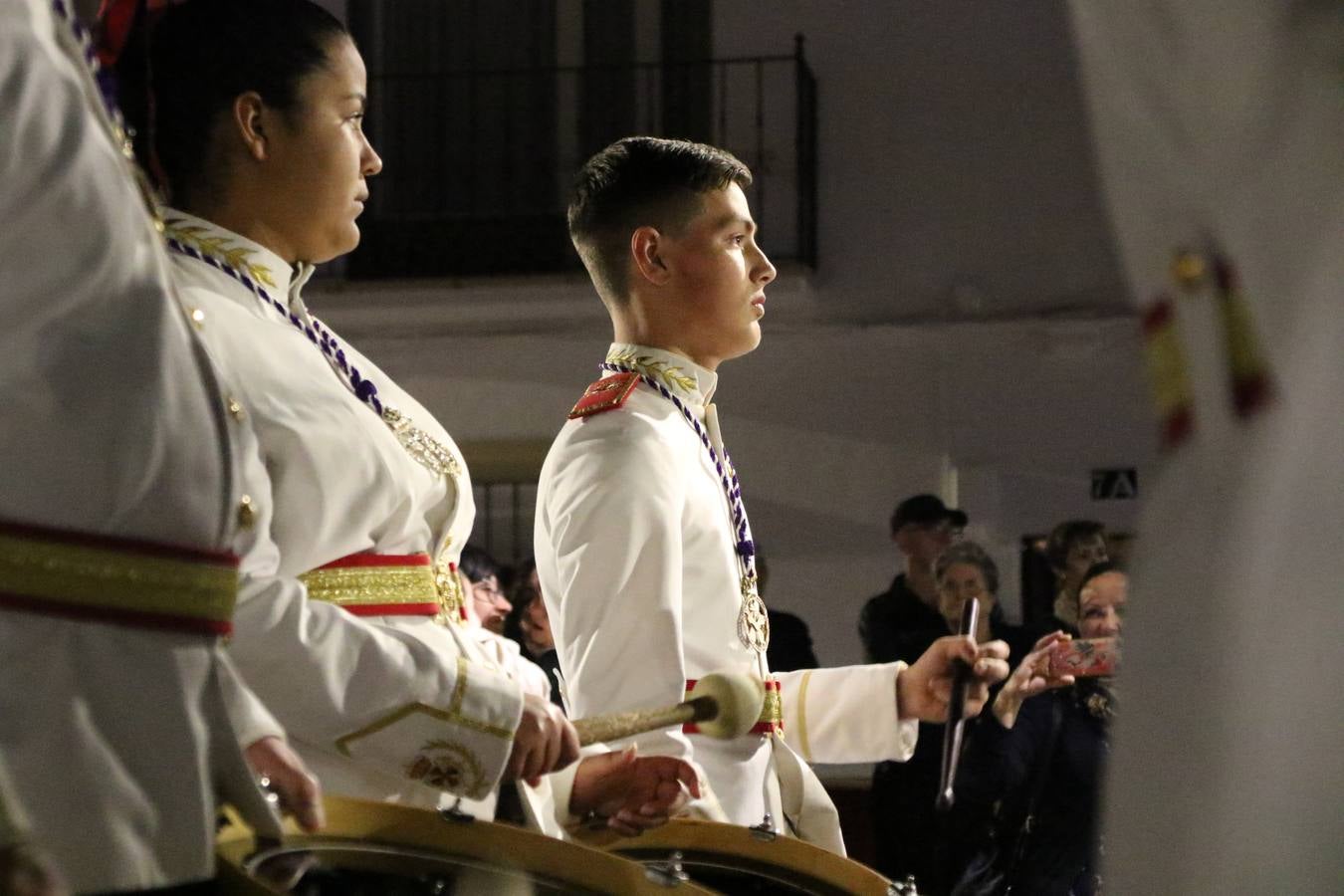 La Banda de Cornetas y Tambores 'Nuestra Señora del Rosario' (Los Catalinos) de Jerez de los Caballeros ofreció, ayer, un concierto en el Llano de los Mártires. La cita se enmarca en los actos organizados por la Pontificia y Real Cofradía del Señor Coronado de Espinas, Santísimo Cristo de la Flagelación y María Santísima de la Amargura con motivo del 245 aniversario de su fundación.