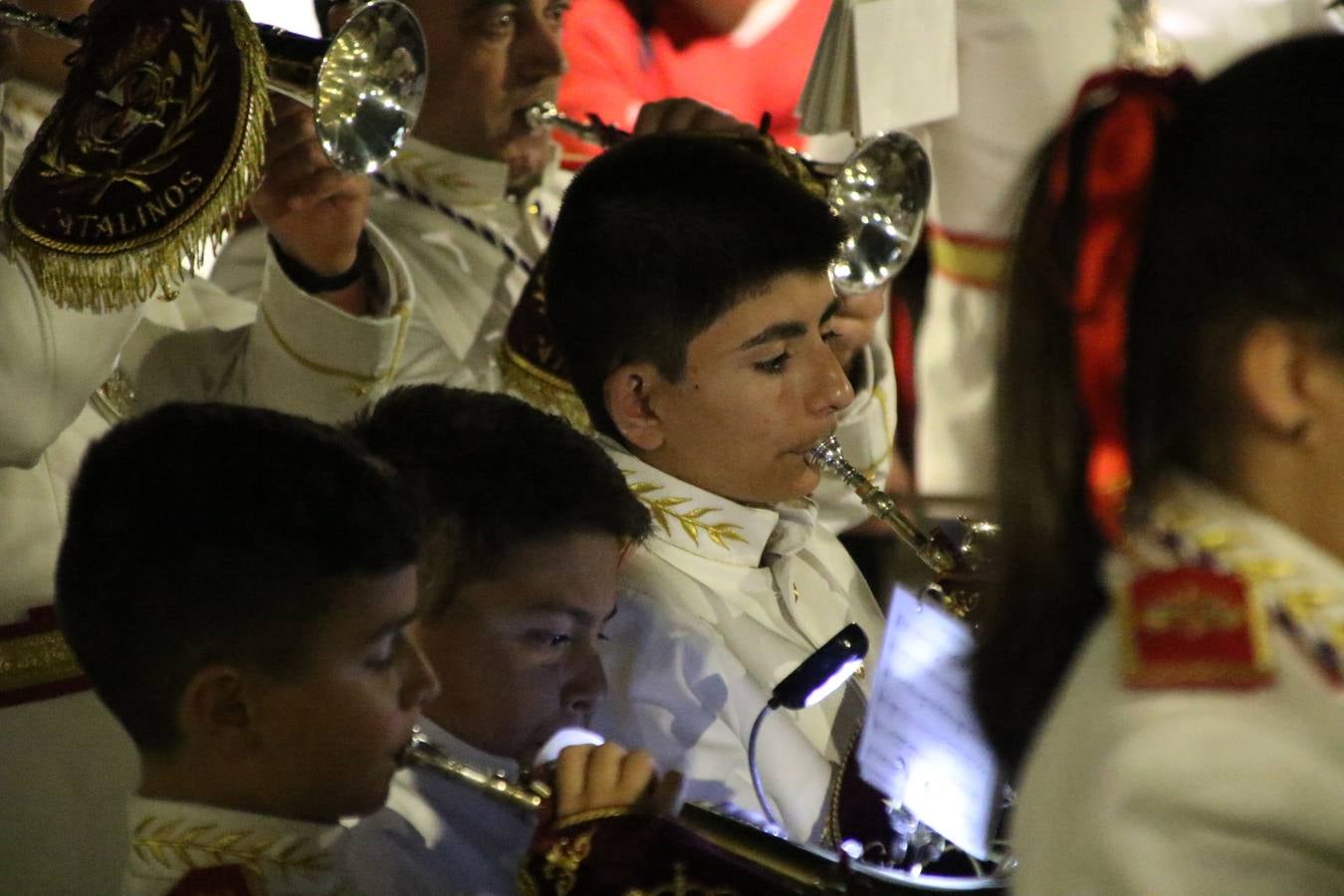 La Banda de Cornetas y Tambores 'Nuestra Señora del Rosario' (Los Catalinos) de Jerez de los Caballeros ofreció, ayer, un concierto en el Llano de los Mártires. La cita se enmarca en los actos organizados por la Pontificia y Real Cofradía del Señor Coronado de Espinas, Santísimo Cristo de la Flagelación y María Santísima de la Amargura con motivo del 245 aniversario de su fundación.