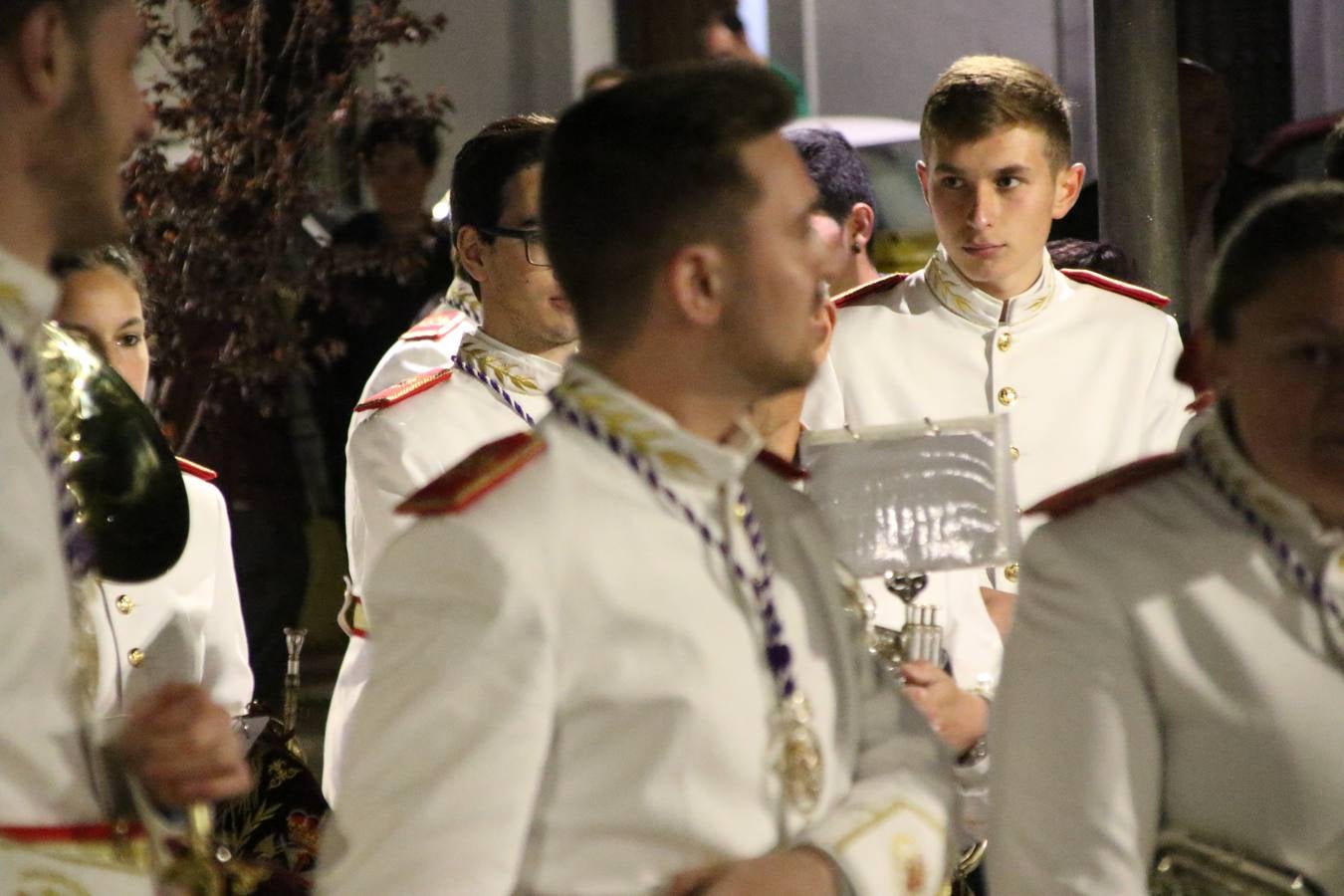 La Banda de Cornetas y Tambores 'Nuestra Señora del Rosario' (Los Catalinos) de Jerez de los Caballeros ofreció, ayer, un concierto en el Llano de los Mártires. La cita se enmarca en los actos organizados por la Pontificia y Real Cofradía del Señor Coronado de Espinas, Santísimo Cristo de la Flagelación y María Santísima de la Amargura con motivo del 245 aniversario de su fundación.