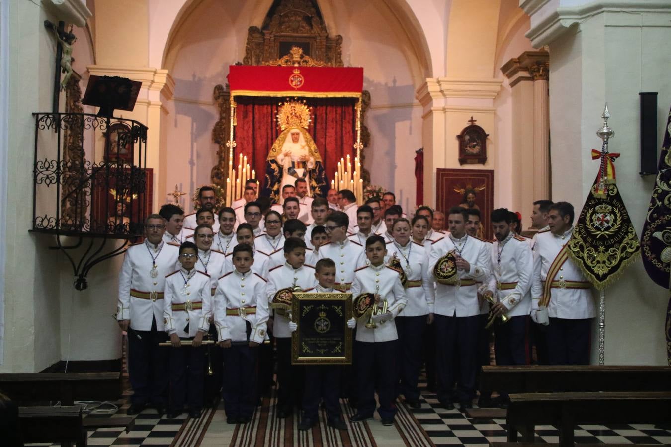 La Banda de Cornetas y Tambores 'Nuestra Señora del Rosario' (Los Catalinos) de Jerez de los Caballeros ofreció, ayer, un concierto en el Llano de los Mártires. La cita se enmarca en los actos organizados por la Pontificia y Real Cofradía del Señor Coronado de Espinas, Santísimo Cristo de la Flagelación y María Santísima de la Amargura con motivo del 245 aniversario de su fundación.