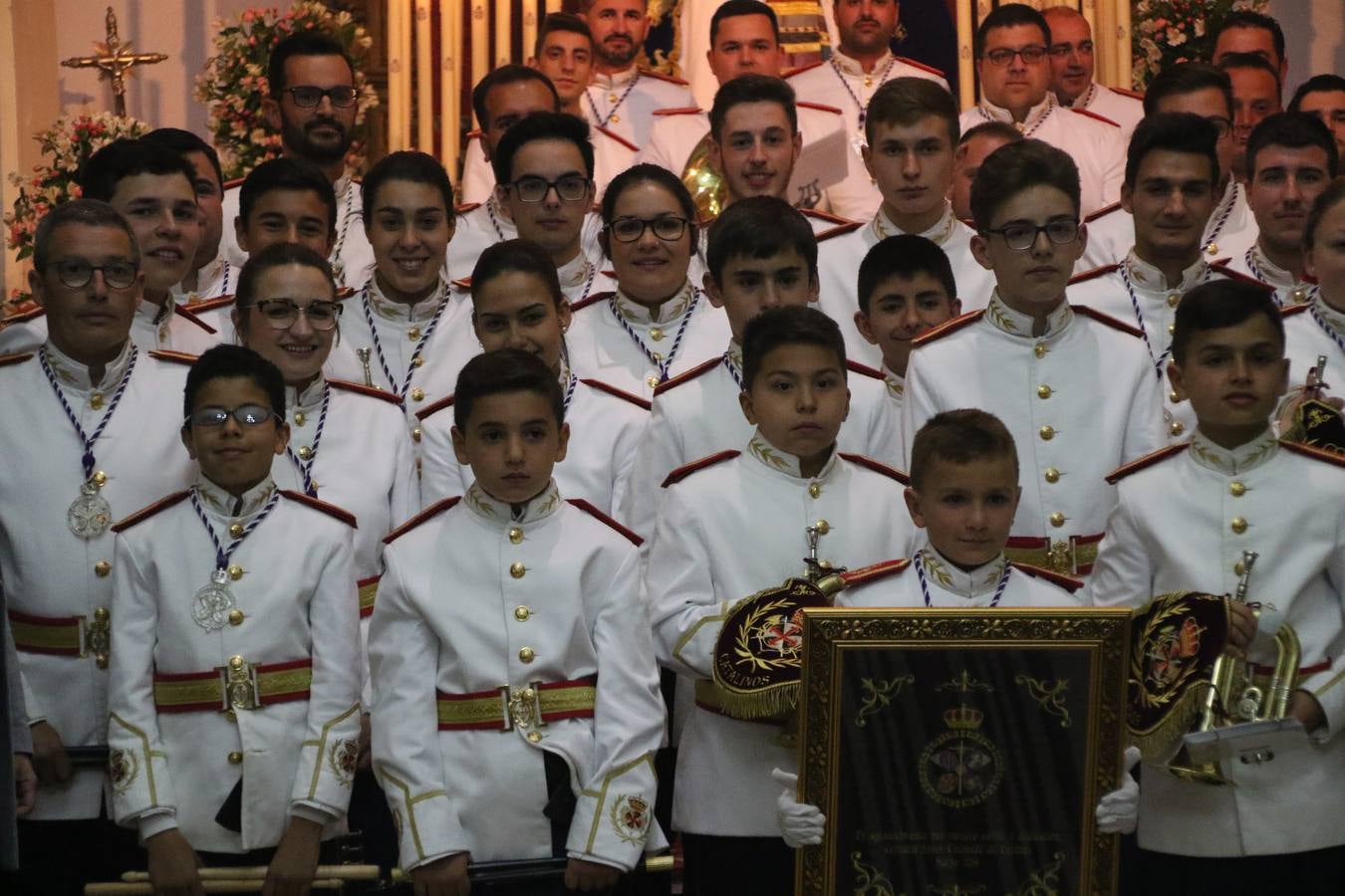 La Banda de Cornetas y Tambores 'Nuestra Señora del Rosario' (Los Catalinos) de Jerez de los Caballeros ofreció, ayer, un concierto en el Llano de los Mártires. La cita se enmarca en los actos organizados por la Pontificia y Real Cofradía del Señor Coronado de Espinas, Santísimo Cristo de la Flagelación y María Santísima de la Amargura con motivo del 245 aniversario de su fundación.