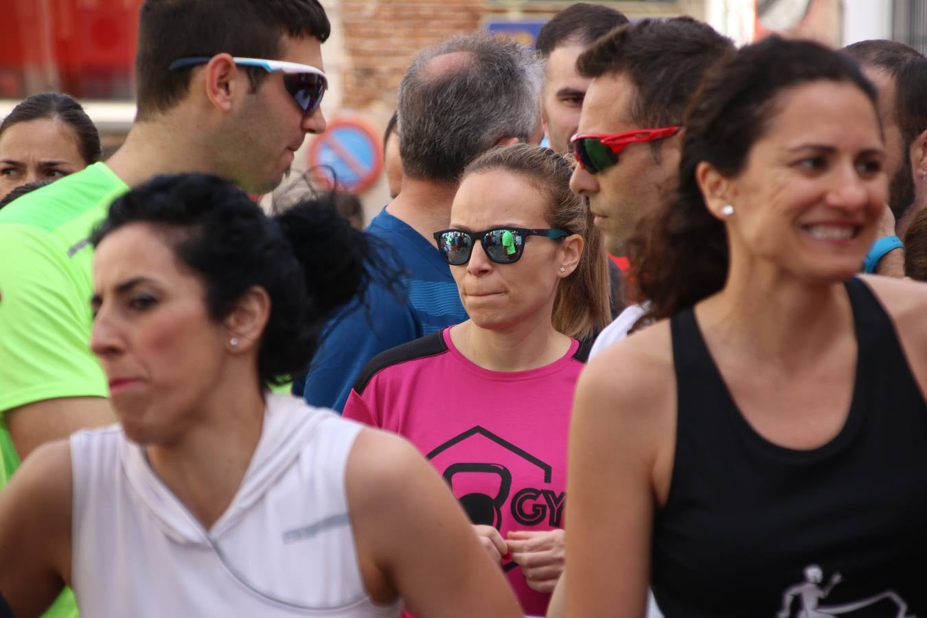 Jerez de los Caballeros celebró, ayer, la IX Carrera y Caminata Solidaria, organizada por la Junta de Cofradías de la Semana Santa Jerezana. La solidaridad y el deporte lograron recaudar 866 euros que irán destinados a Cáritas en Jerez.