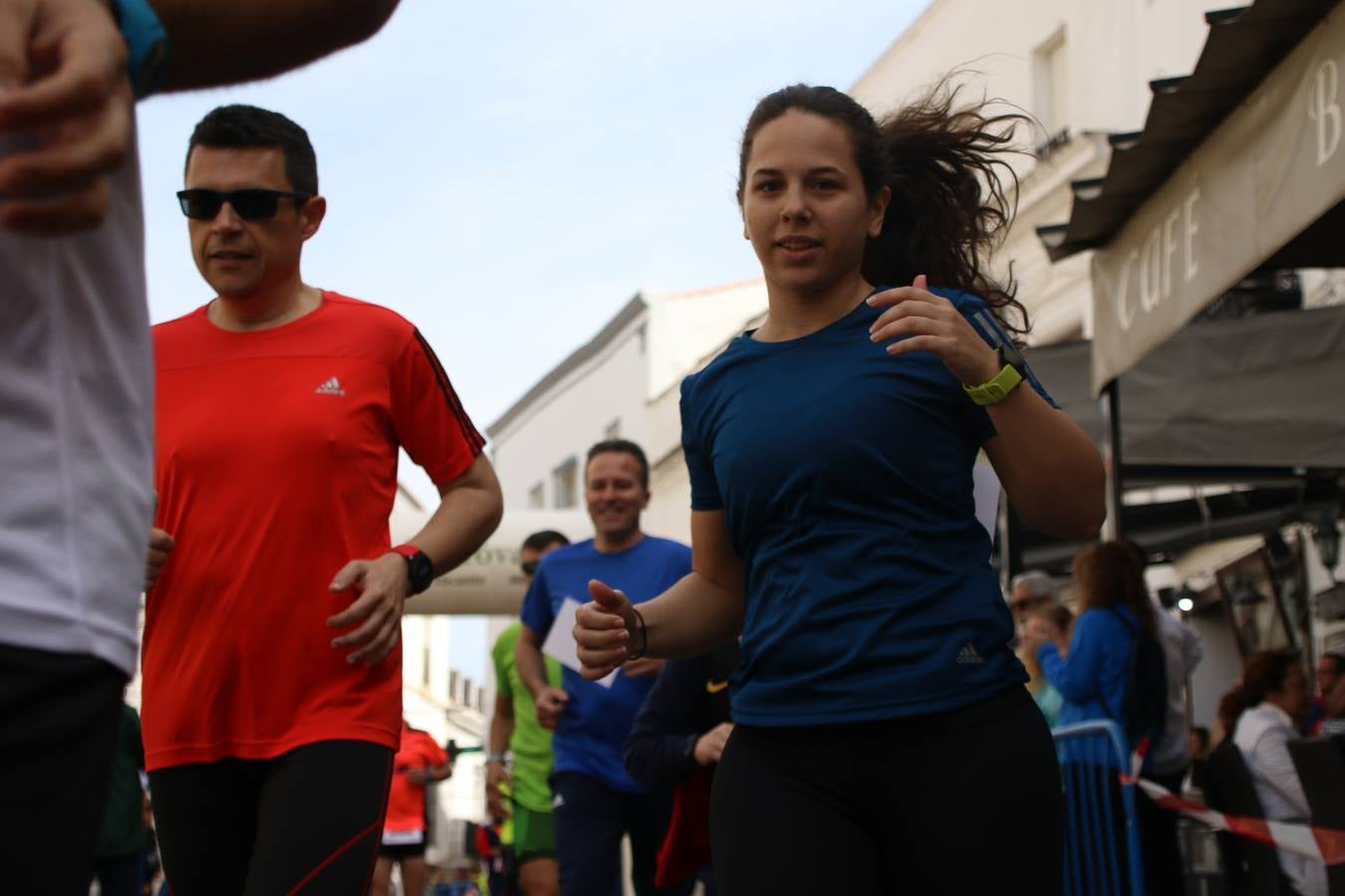 Jerez de los Caballeros celebró, ayer, la IX Carrera y Caminata Solidaria, organizada por la Junta de Cofradías de la Semana Santa Jerezana. La solidaridad y el deporte lograron recaudar 866 euros que irán destinados a Cáritas en Jerez.