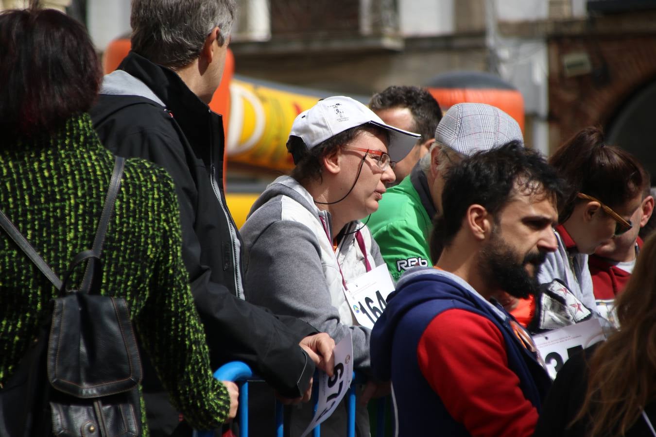 Jerez de los Caballeros celebró, ayer, la IX Carrera y Caminata Solidaria, organizada por la Junta de Cofradías de la Semana Santa Jerezana. La solidaridad y el deporte lograron recaudar 866 euros que irán destinados a Cáritas en Jerez.