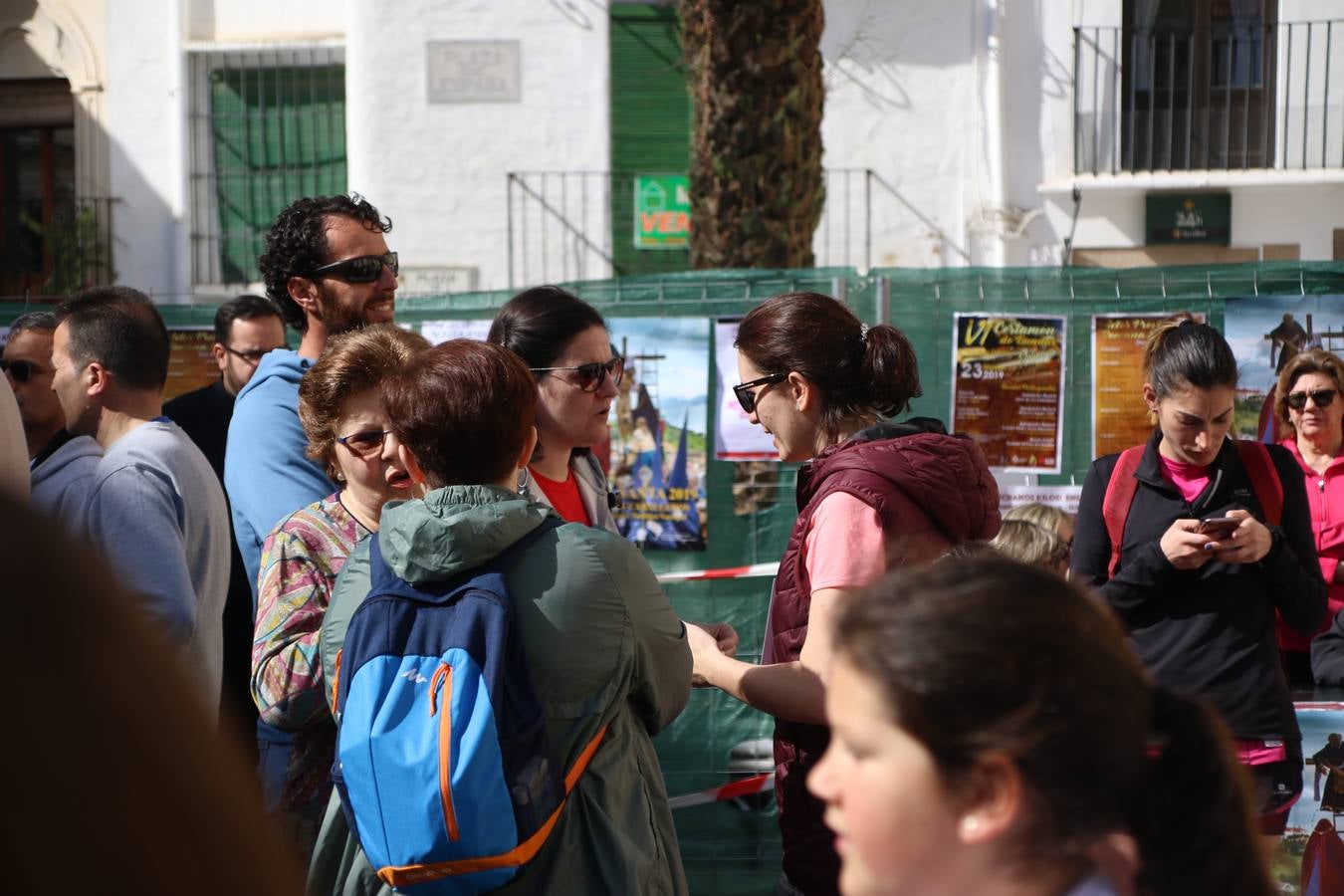 Jerez de los Caballeros celebró, ayer, la IX Carrera y Caminata Solidaria, organizada por la Junta de Cofradías de la Semana Santa Jerezana. La solidaridad y el deporte lograron recaudar 866 euros que irán destinados a Cáritas en Jerez.