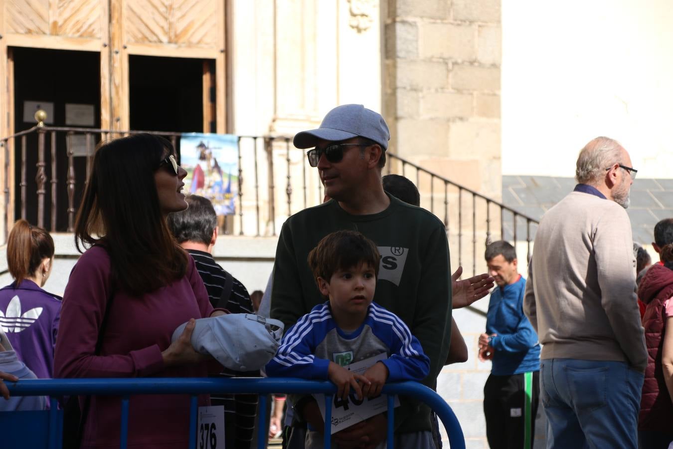 Jerez de los Caballeros celebró, ayer, la IX Carrera y Caminata Solidaria, organizada por la Junta de Cofradías de la Semana Santa Jerezana. La solidaridad y el deporte lograron recaudar 866 euros que irán destinados a Cáritas en Jerez.