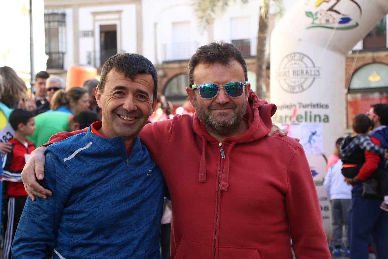 Jerez de los Caballeros celebró, ayer, la IX Carrera y Caminata Solidaria, organizada por la Junta de Cofradías de la Semana Santa Jerezana. La solidaridad y el deporte lograron recaudar 866 euros que irán destinados a Cáritas en Jerez.