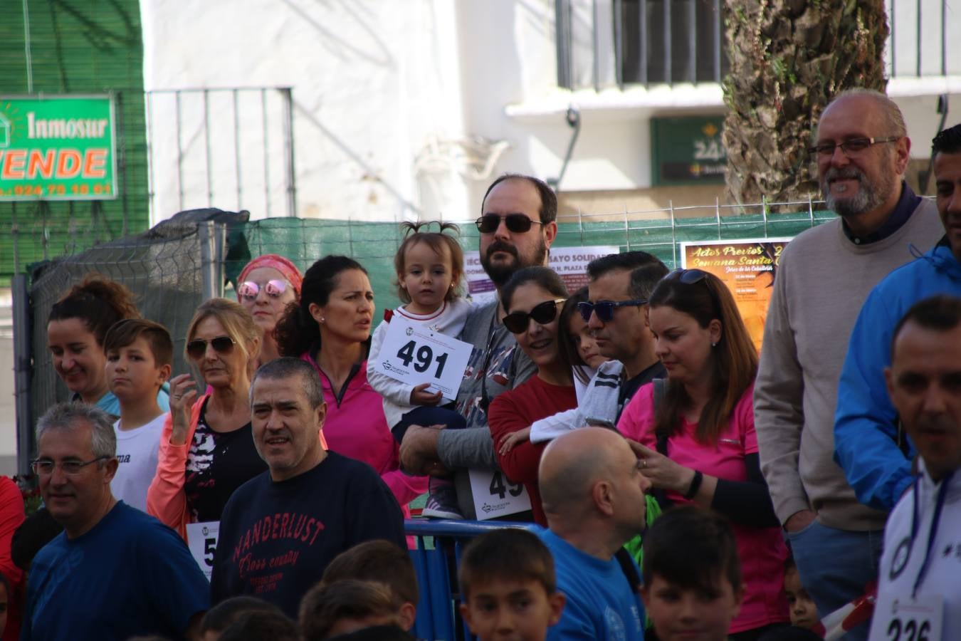 Jerez de los Caballeros celebró, ayer, la IX Carrera y Caminata Solidaria, organizada por la Junta de Cofradías de la Semana Santa Jerezana. La solidaridad y el deporte lograron recaudar 866 euros que irán destinados a Cáritas en Jerez.