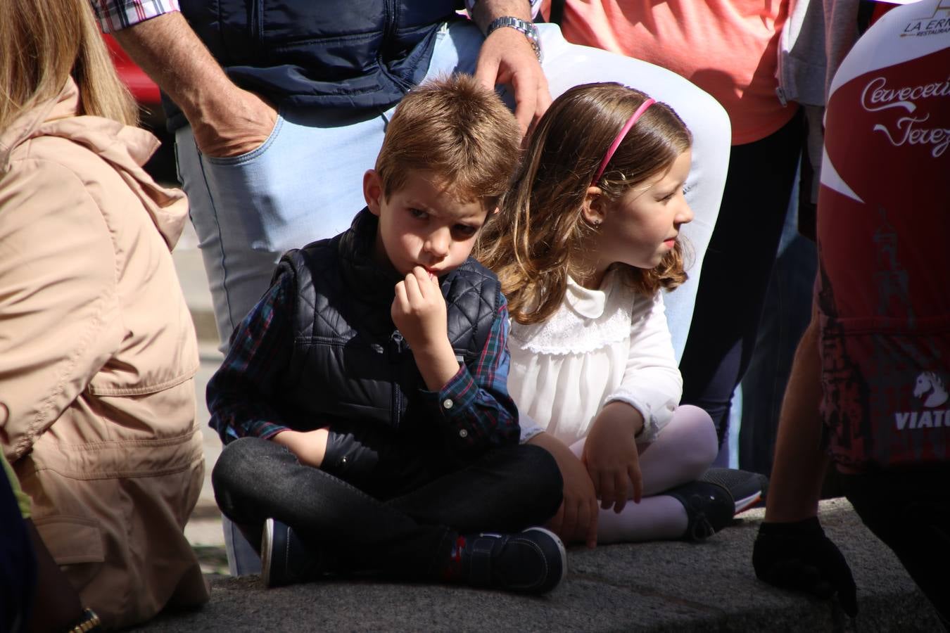 Jerez de los Caballeros celebró, ayer, la IX Carrera y Caminata Solidaria, organizada por la Junta de Cofradías de la Semana Santa Jerezana. La solidaridad y el deporte lograron recaudar 866 euros que irán destinados a Cáritas en Jerez.