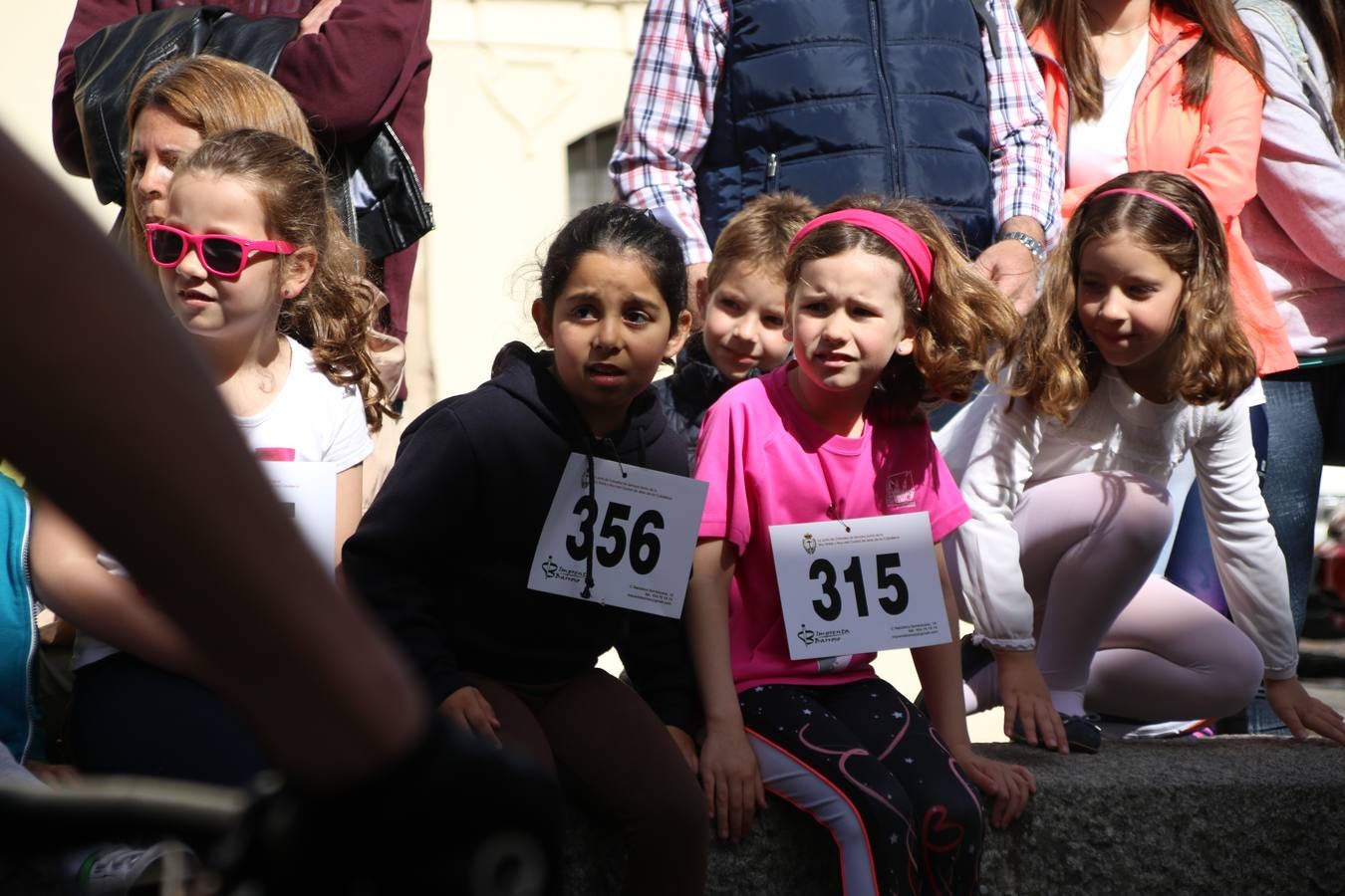 Jerez de los Caballeros celebró, ayer, la IX Carrera y Caminata Solidaria, organizada por la Junta de Cofradías de la Semana Santa Jerezana. La solidaridad y el deporte lograron recaudar 866 euros que irán destinados a Cáritas en Jerez.