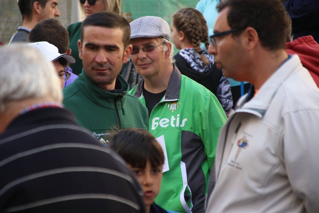 Jerez de los Caballeros celebró, ayer, la IX Carrera y Caminata Solidaria, organizada por la Junta de Cofradías de la Semana Santa Jerezana. La solidaridad y el deporte lograron recaudar 866 euros que irán destinados a Cáritas en Jerez.