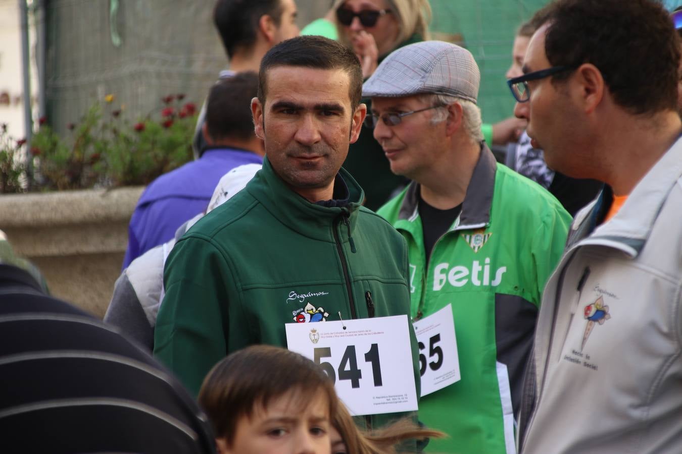 Jerez de los Caballeros celebró, ayer, la IX Carrera y Caminata Solidaria, organizada por la Junta de Cofradías de la Semana Santa Jerezana. La solidaridad y el deporte lograron recaudar 866 euros que irán destinados a Cáritas en Jerez.