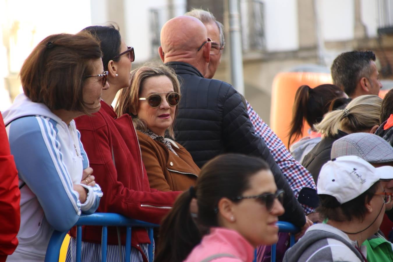 Jerez de los Caballeros celebró, ayer, la IX Carrera y Caminata Solidaria, organizada por la Junta de Cofradías de la Semana Santa Jerezana. La solidaridad y el deporte lograron recaudar 866 euros que irán destinados a Cáritas en Jerez.