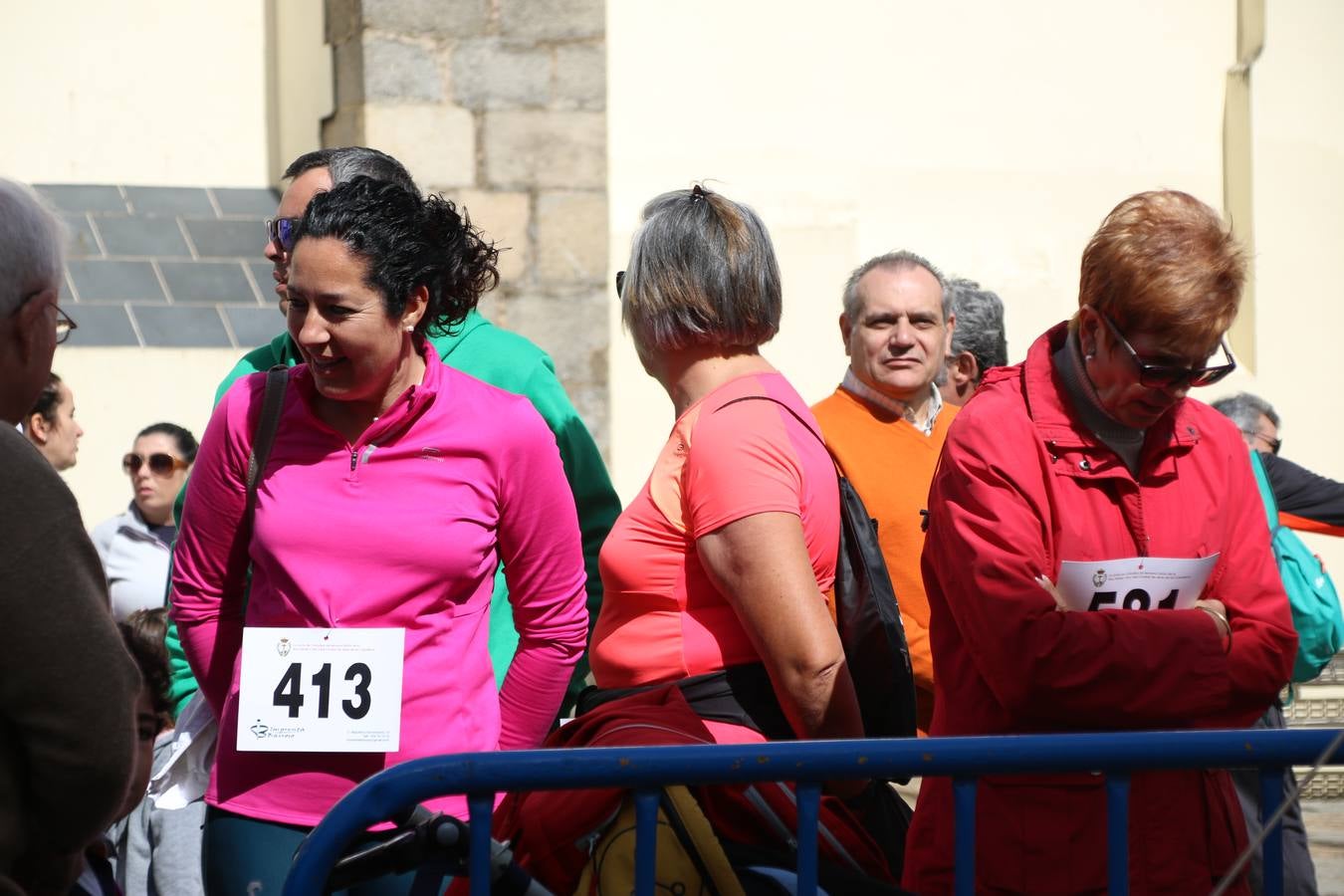 Jerez de los Caballeros celebró, ayer, la IX Carrera y Caminata Solidaria, organizada por la Junta de Cofradías de la Semana Santa Jerezana. La solidaridad y el deporte lograron recaudar 866 euros que irán destinados a Cáritas en Jerez.