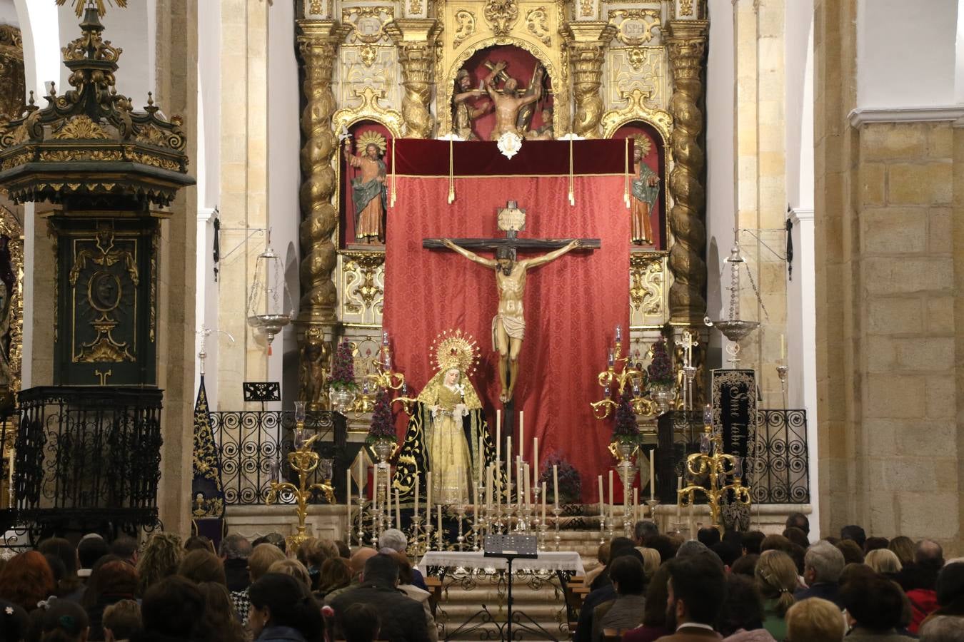 El templo patronal de San Bartolomé fue escenario, ayer, de una nueva edición del 'Concierto Sacro' que ofreció la Coral de la Escuela Municipal de Música y el Coro infantil de la misma, organizado por el Ayuntamiento del municipio con la colaboración de la Parroquia de esta ciudad.