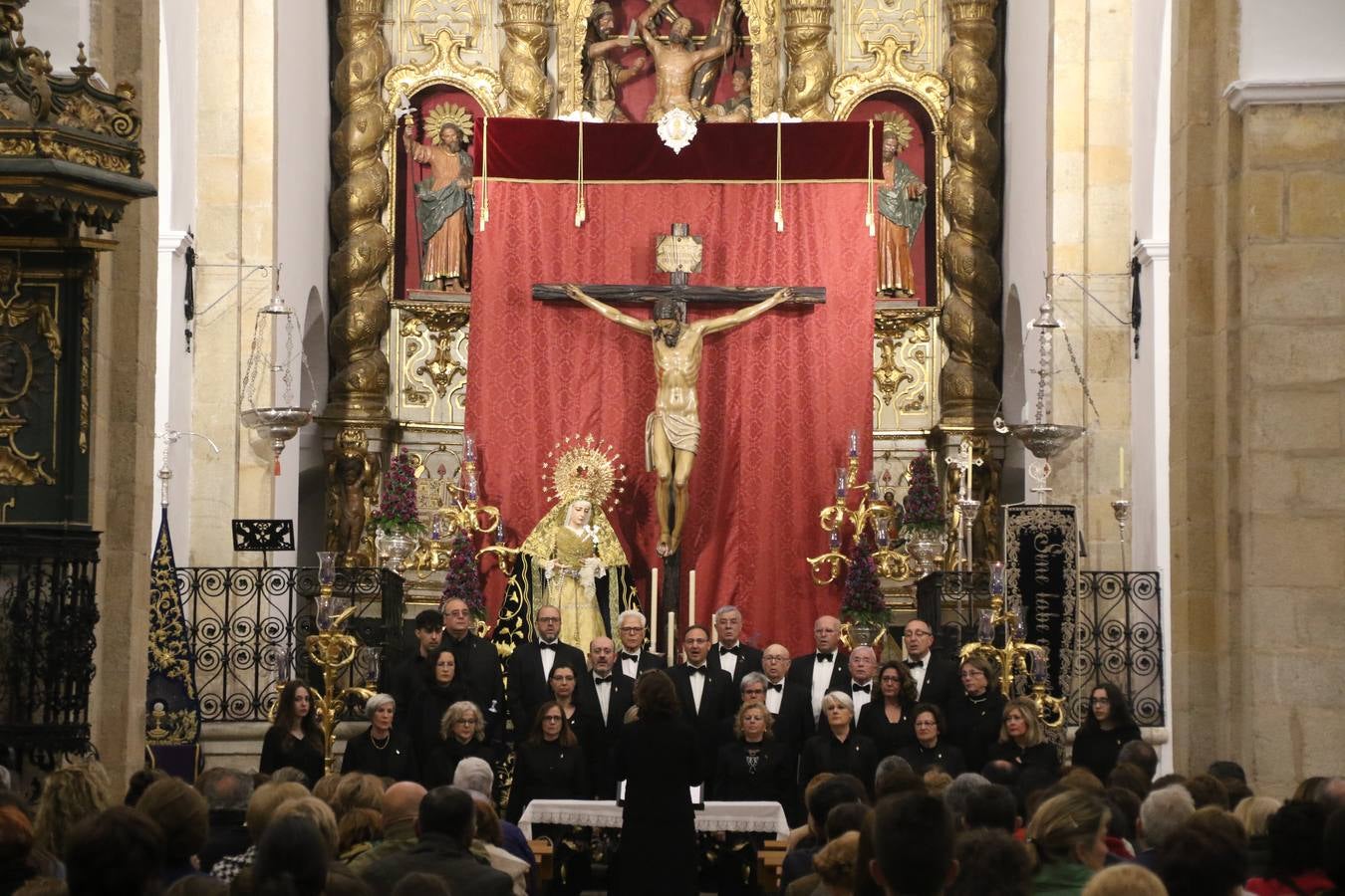 El templo patronal de San Bartolomé fue escenario, ayer, de una nueva edición del 'Concierto Sacro' que ofreció la Coral de la Escuela Municipal de Música y el Coro infantil de la misma, organizado por el Ayuntamiento del municipio con la colaboración de la Parroquia de esta ciudad.