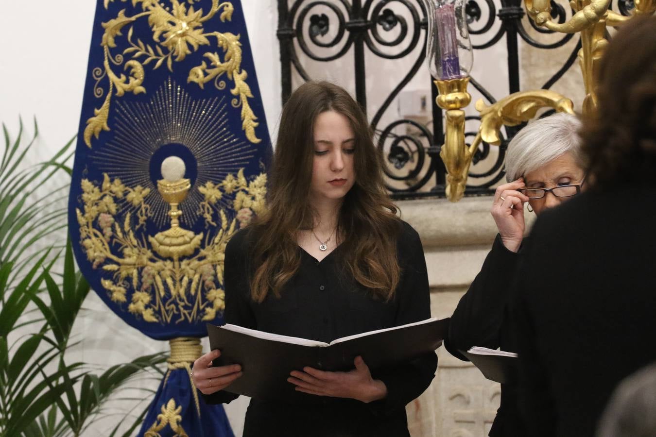 El templo patronal de San Bartolomé fue escenario, ayer, de una nueva edición del 'Concierto Sacro' que ofreció la Coral de la Escuela Municipal de Música y el Coro infantil de la misma, organizado por el Ayuntamiento del municipio con la colaboración de la Parroquia de esta ciudad.