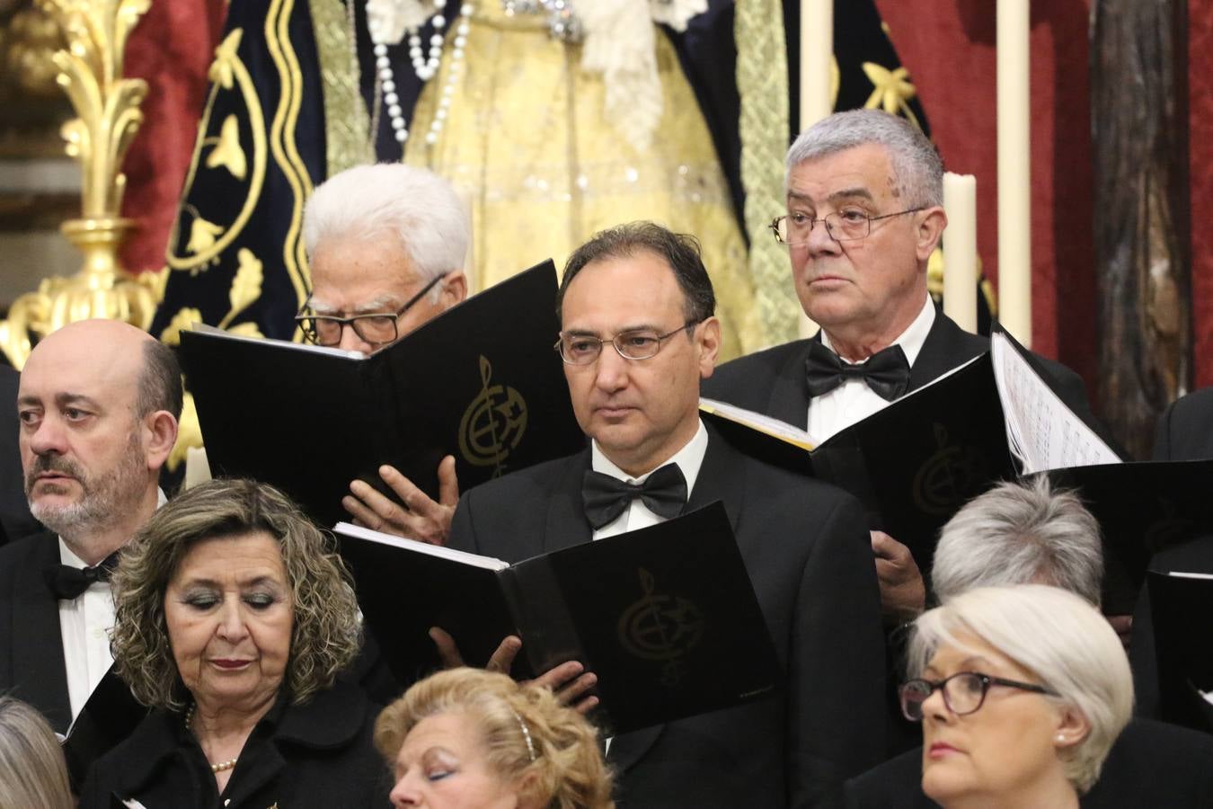 El templo patronal de San Bartolomé fue escenario, ayer, de una nueva edición del 'Concierto Sacro' que ofreció la Coral de la Escuela Municipal de Música y el Coro infantil de la misma, organizado por el Ayuntamiento del municipio con la colaboración de la Parroquia de esta ciudad.