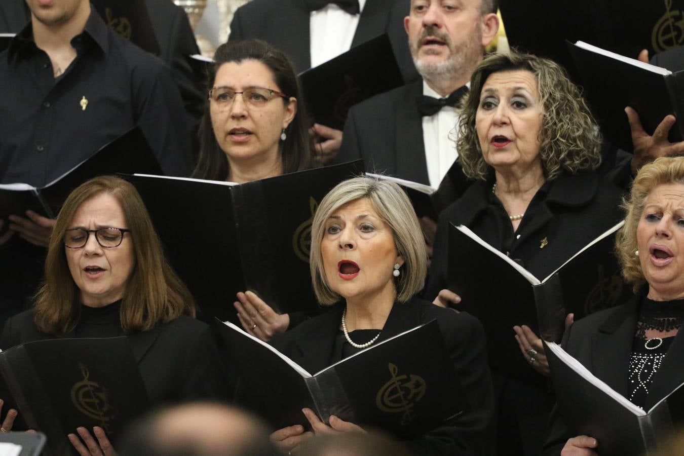 El templo patronal de San Bartolomé fue escenario, ayer, de una nueva edición del 'Concierto Sacro' que ofreció la Coral de la Escuela Municipal de Música y el Coro infantil de la misma, organizado por el Ayuntamiento del municipio con la colaboración de la Parroquia de esta ciudad.